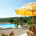 Family Retreat In Thedirac Hébergement de vacances *
