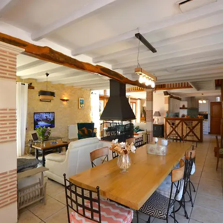 Family Retreat In Thedirac