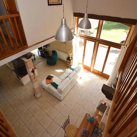 Family Retreat In Thedirac Semesterbostad