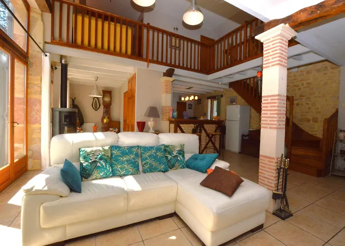 Family Retreat In Thedirac Feriehus